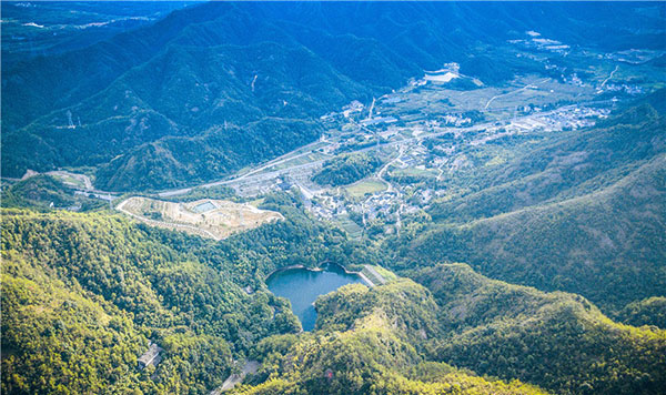 长谷溪流 山水相映秀丽景观